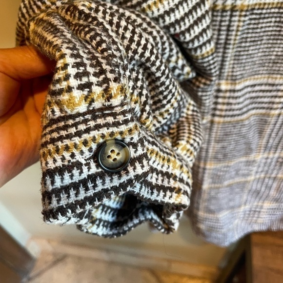 Shein Plaid Shirt Jacket Shacket - Picture 3 of 6